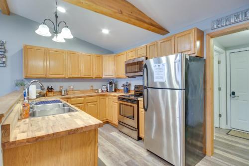 Lakefront Retreat with Private Dock! in Cross Hill, USA