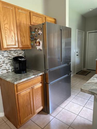 Quiet room in a family home in Lehigh Acres (Florida)