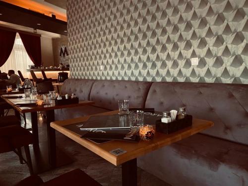 Maroon pension in بييشتاني