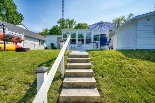 Waterfront Lakeview Cottage with Dock and Lift!