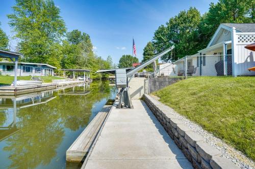 Waterfront Lakeview Cottage with Dock and Lift!