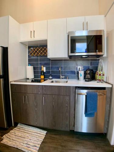 Lofty Studio Prime Cap Hill Area Mins to Downtown thumb 4