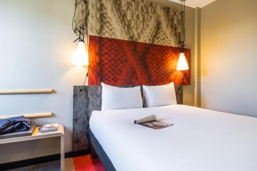 Premium Double Room image 3