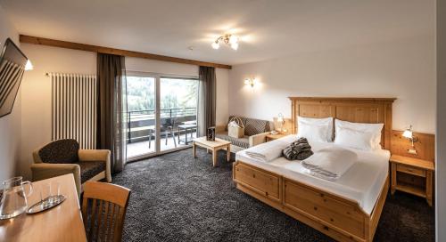 Junior Suite with Balcony and Mountain View