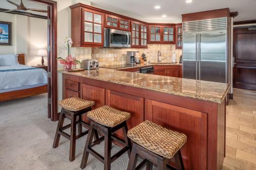 Waipouli Beach Resort Spectacular Luxury Oceanfront Condo Sleeps 8 AC Pool - image 6