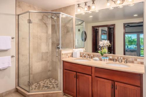 Waipouli Beach Resort Spectacular Luxury Oceanfront Condo Sleeps 8 AC Pool - image 2