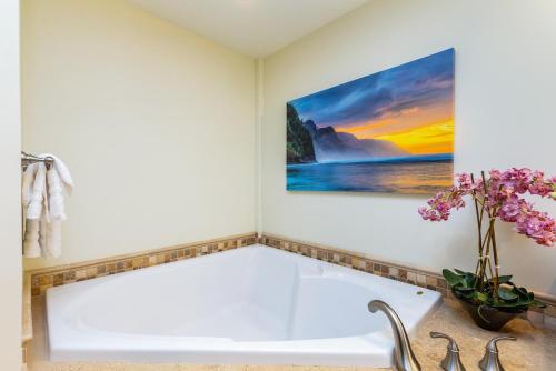 Waipouli Beach Resort Exquisite Ocean View Condo in Oceanfront H Building! in 卡帕