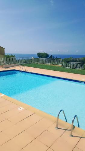 Bandol - " LES CIGALES BANDOLAISES " - Piscine - Terrasse vue mer - Parking privé - Climatisation - Proximité calanques - Calme