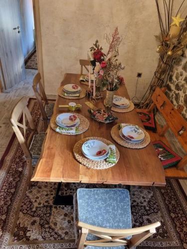 Stone House - Πέτρινο Σαλέ (Stone House - Πετρινο Σαλε) in Alíartos