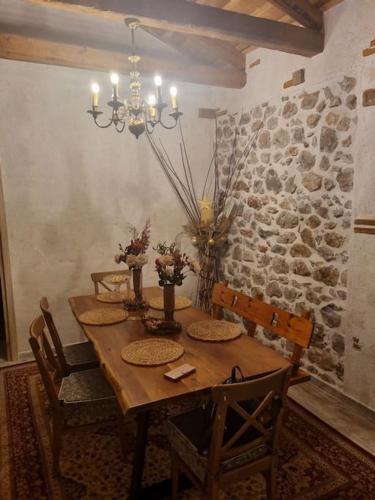 Stone House - Πέτρινο Σαλέ (Stone House - Πετρινο Σαλε) in Alíartos