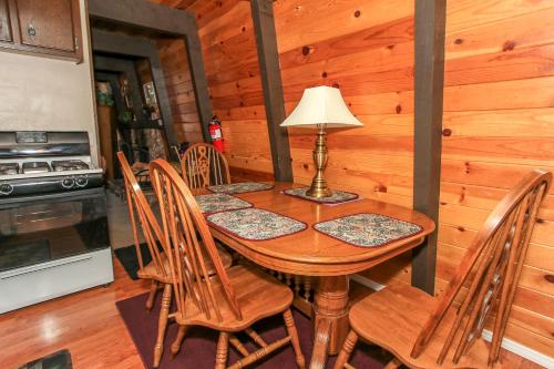 A Humble Hilltop Hideaway - Home away from home in the San Bernardino National Forest!! in Big Bear City, USA