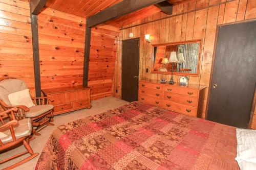 A Humble Hilltop Hideaway - Home away from home in the San Bernardino National Forest!! in Big Bear City, USA