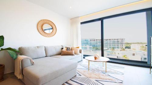 Brand New Condo Aria Ocean 614 by Kivoya