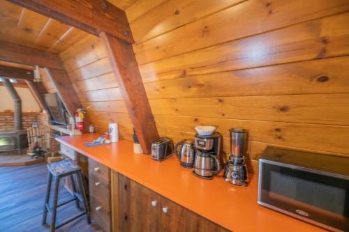 A-Frame of Mind - Nice cozy cabin great view to the outdoors and peaceful in Big Bear City, USA