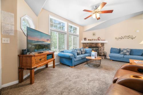 Wine Down - Beautiful and well-kept cabin with large fenced back yard, Big Bear City