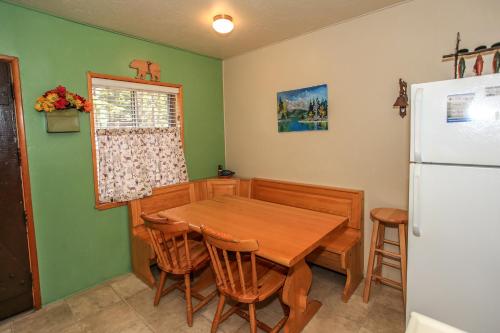 All Seasons Chateau - Beautiful cozy cabin and just couple steps away from Bear Mountain Resort in Big Bear Lake, USA