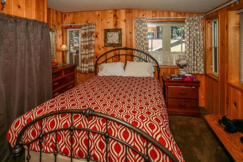 All Seasons Chateau - Beautiful cozy cabin and just couple steps away from Bear Mountain Resort in Big Bear Lake, USA