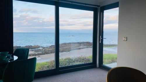 ระเบียง/ชานเรือน, Luxury beach front rooms- PMA in คิกคาล์ดี