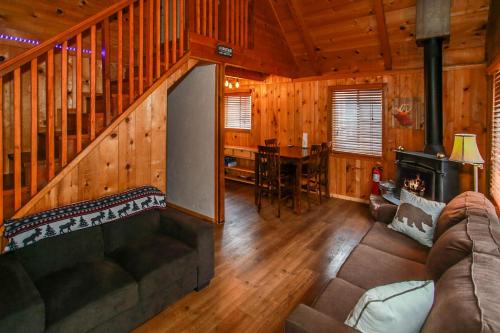 Twin Bear - Cozy and convenient, relaxing cabin with a nice fenced yard and a BBQ in Sugarloaf, USA