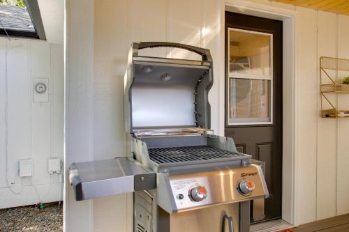 Cozy Coeur dAlene Getaway with Fire Pit, Near Dtwn