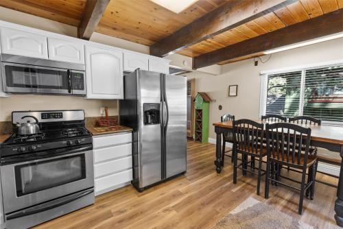 Alpine Oasis - The location is near restaurants and primarily Octoberfest in Big Bear City, USA