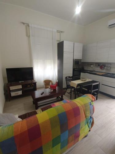  Nina Apartment, Ferienwohnung in Mondragone