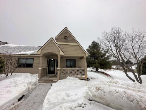 F22 Great location close to Bretton Woods Ski Area, Ice Castles, Mt Washington Hotel F22 Great location close to Bretton Woods Ski Area, Ice Castles, Mt Washington Hotel