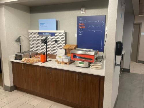 Holiday Inn Express Fort Lauderdale North - Executive Airport an IHG Hotel - image 13