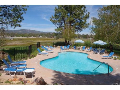 Brown Bear's Den - Spacious condo within walking distance to all Big Bear has to offer!