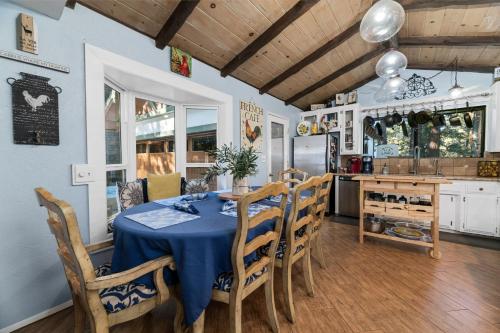 C&K Chalet - Located in a beautiful, desirable area of Big Bear just a close walk to Bear Mountain
