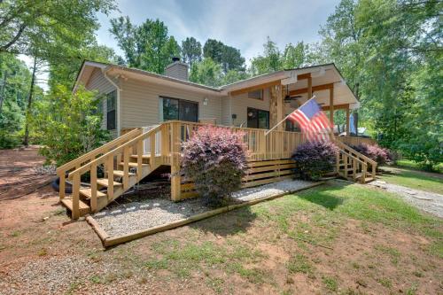 Liberty Lodge Lakefront Cottage with Porch and Dock