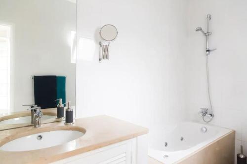 Olá Lisbon - Principe Real with Terrace II 5