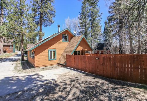 Happy on the Lake - Come and relax in this quiet cabin perfect for your family getaway!