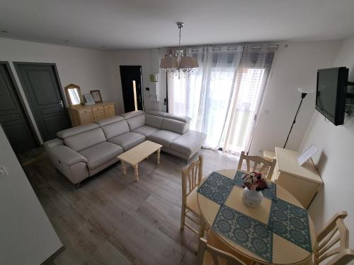 Facilities, Charmante Maison avec Piscine near Cueillette de Caillan