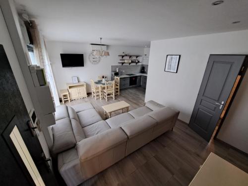 Shared lounge/TV area, Charmante Maison avec Piscine near Cueillette de Caillan