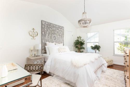 Relax in Style Near the Heart of Music City, Nashville
