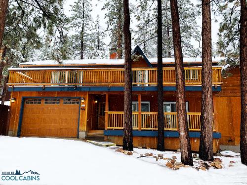 Bear Claw Cabin - Perfect location with an amazing game room and hot tub! in Big Bear Lake, USA