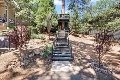 The Honey Pot Hideaway- A magical experience awaits at this unique forest home! home - Sugarloaf