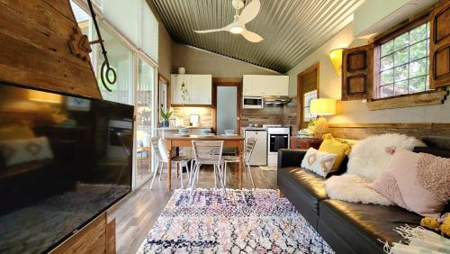Rusty's Hideaway - Adorable tiny house on a beautiful farm