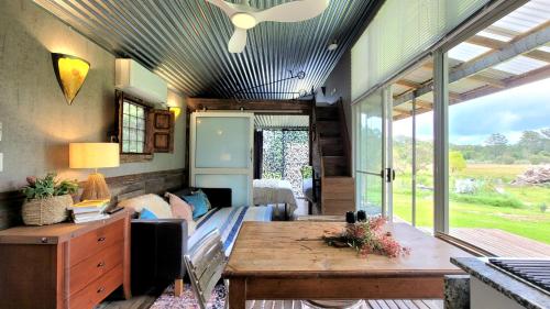 Rusty's Hideaway - Adorable tiny house on a beautiful farm