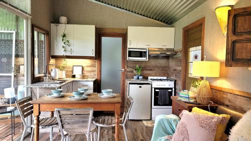 Rusty's Hideaway - Adorable tiny house on a beautiful farm