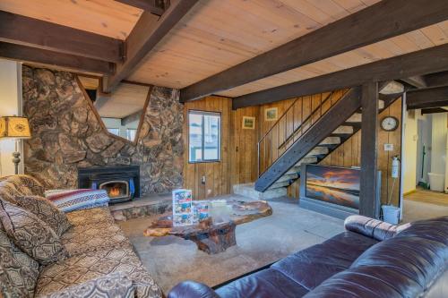 The Duran Cabin - Vintage Big Bear Cabin In Big Bear City in Big Bear City, USA