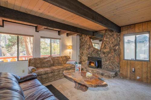 The Duran Cabin - Vintage Big Bear Cabin In Big Bear City in Big Bear City, USA