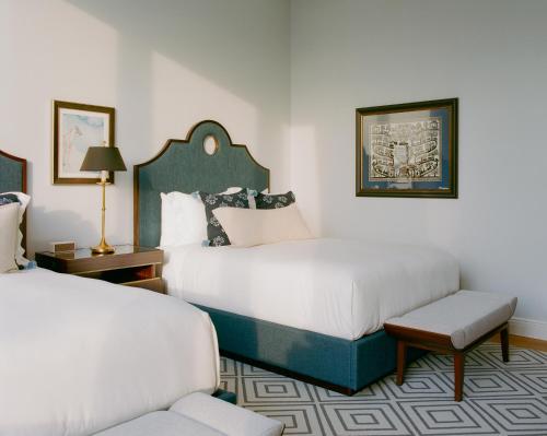 Deluxe Double or Twin Room image 10