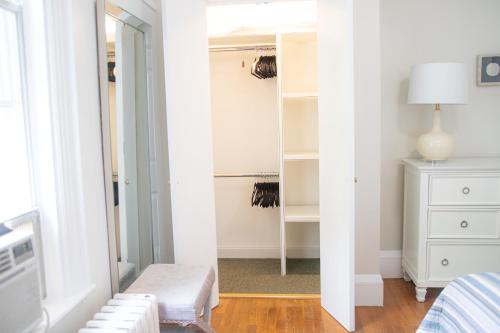 Your Cozy and Relaxing Retreat in Woburn, USA