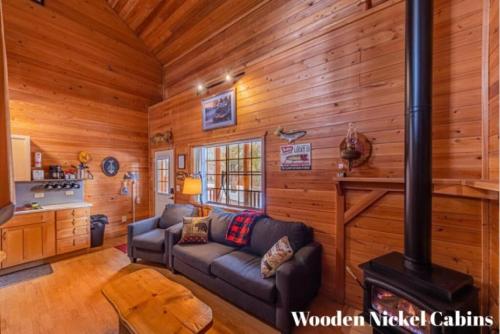 Cabin #5 Black Bear - Pet Friendly - Sleeps 6 - Playground & Game Room, Payson (photo 7)