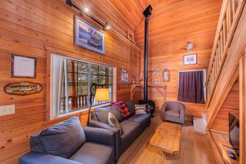Cabin #5 Black Bear - Pet Friendly - Sleeps 6 - Playground & Game Room, Payson (photo 3)