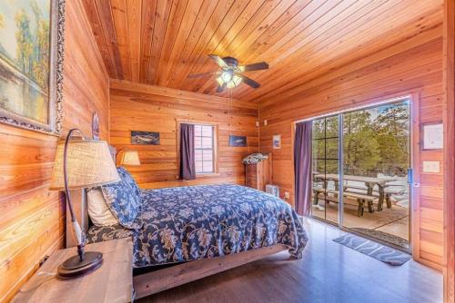 Cabin #5 Black Bear - Pet Friendly - Sleeps 6 - Playground & Game Room - Chalet - Payson