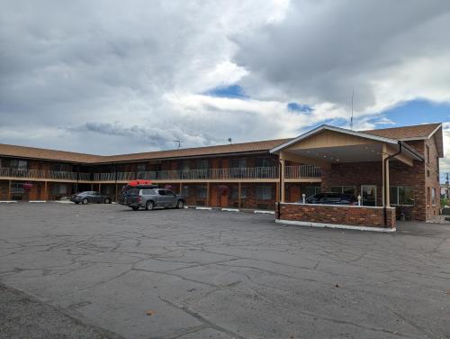 Henry's Fork Inn 5