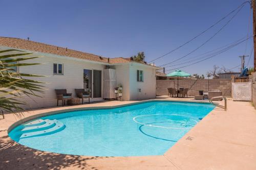 Cozy home near downtown Mesa Pool BBQ